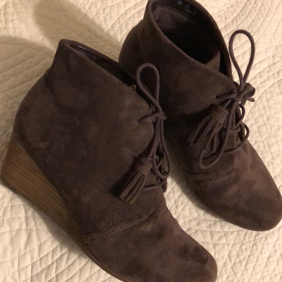 Dr. Scholl's Shoes - 🥾Dr. Scholl’s Dakota Wedge Booties
